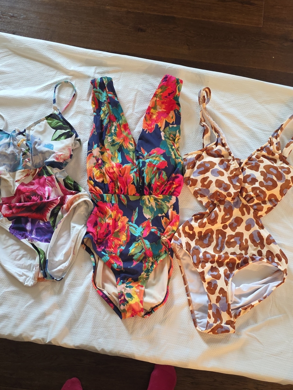 3 Bathing Swim Suits Small 4 Venus, Seekers La Blanca